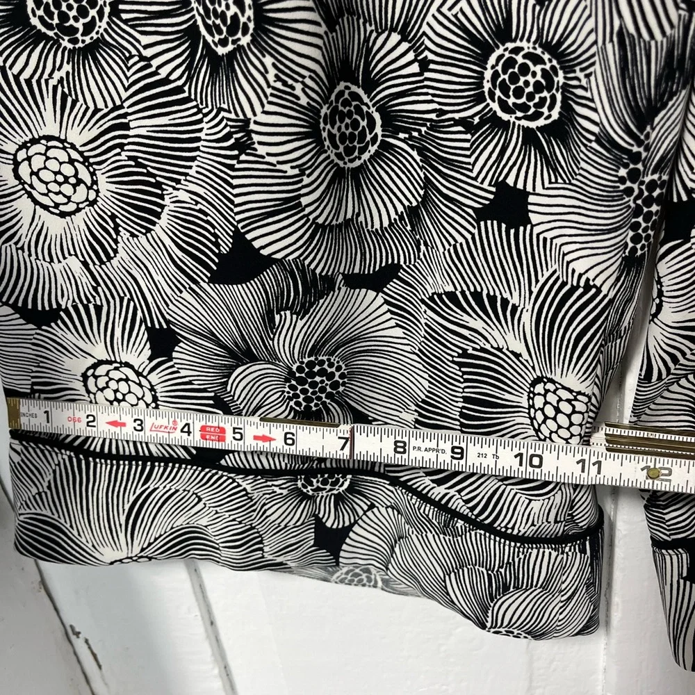 Express Stylist Super High Waisted Pleated Wide Leg Pant Floral Pant size 6 - Picture 11 of 11